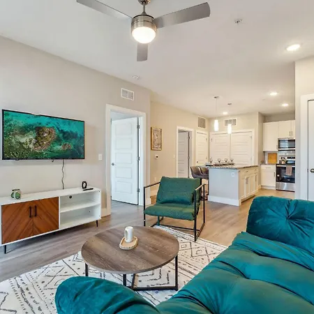 Private Full King-Size Bed Haven, Resort Pool, & Great Pool